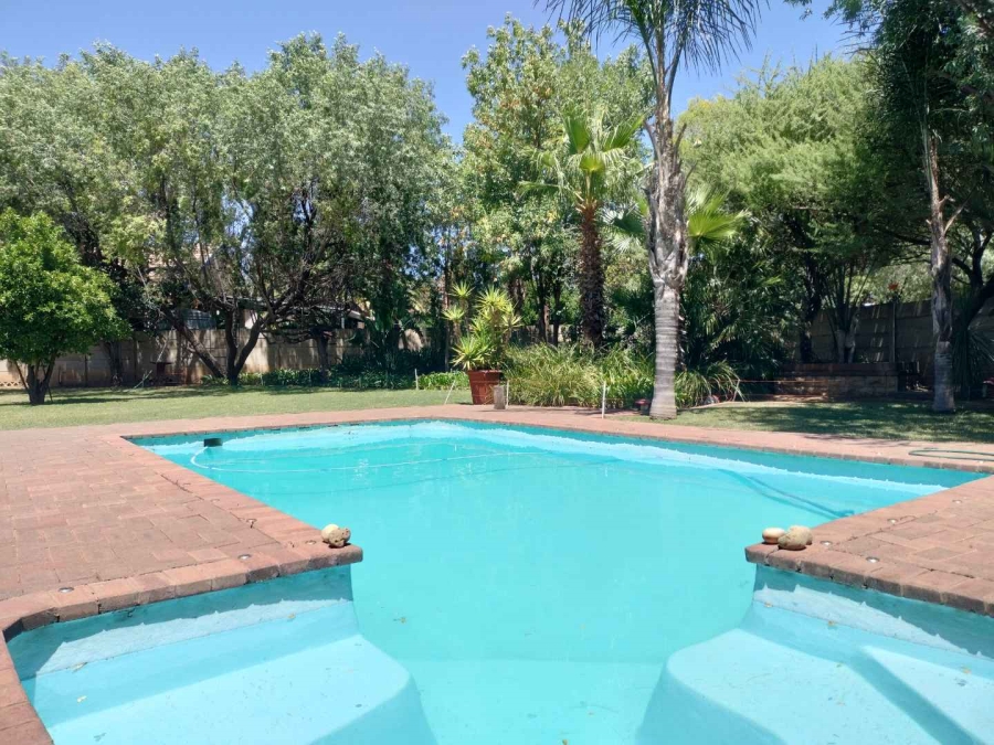 4 Bedroom Property for Sale in Langenhovenpark Free State